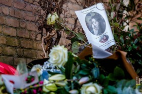 bloemenclaudia oskameditorialherdenkenhuisjournalistiekmoordroosrozenvermoord