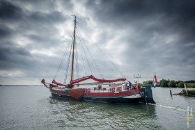Zeilschip Hollandsch Diep vaart uit