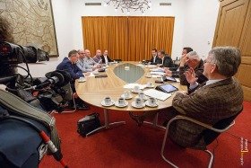 coalitieeditorialgemeenteraadjournalistieknieuwsuuronderhandelingenraadraadhuisraadzaalvergadering