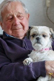 Toon Dirven is 97 en krijgt asielhondje