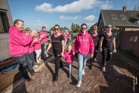 4 powervrouwen lopen voor Pink Ribbon