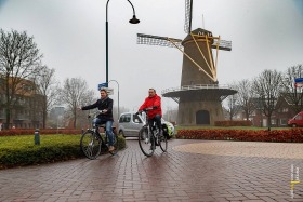 Pierre odnerzoekt met Hans van Berkel de fietsstaat van Etten-Le