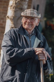 Bastian den Bakker is 92 en schrijft volop