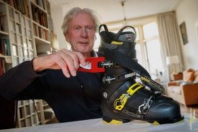 Roger van Dijk maakt handig hulpmiddel voor skischoenen