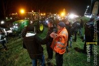 Actievoerende boeren verzamelen zich bij Willemstad