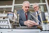 94-jarige heer Van den Elshout bouwde modelschip