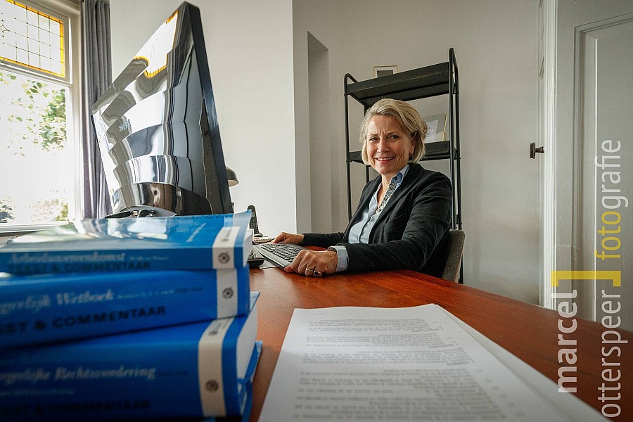 Arbeidsrechtdeskundige Gerdi Snippe stelt coronacontracten op