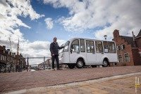 Jan Goverde hoopt op ritjes met elektrisch taxibusje door centru