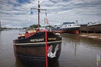 100 jaar oud vrachtschip uit Biesbosch in onderhoud