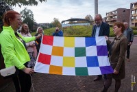 Regenboogvlag bij stadhuis