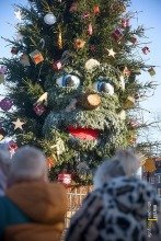Pratende kerstboom en roetsjbaan kleuren feestdagen in Prinsenbe