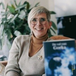Sonja Grinwis schreef de roman De Val van Gorka