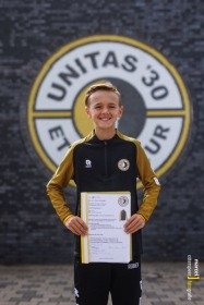 Jochie van 13 zamelt 1500 euro in voor zijn club Unitas'30