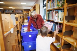 Inrichten nieuwe bibliotheek Huijbergen