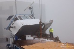 Berger bezig met aangevaren schip Novo bij Volkeraksluis