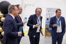 Harbers opent duurzame hangar Aviolanda