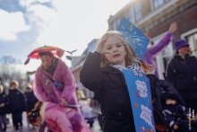 Scholen lopen carnavalsoptocht